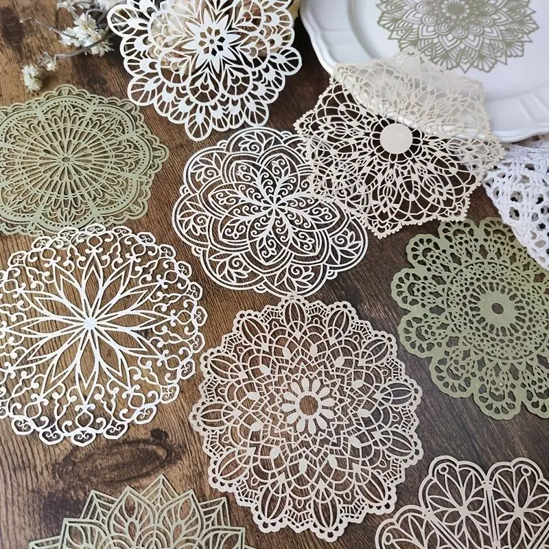 Bastelpapier mit Spitzenmotiven, Fenstern und Schmetterlingen – Bild 2